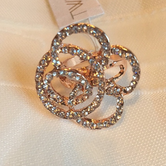 Twelve Gorgeous Ring ❤️ - Picture 3 of 4